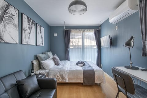 Bed, Photo of the whole room, Bedroom