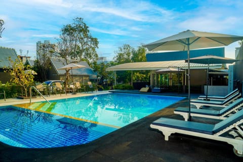 Day, Pool view, Swimming pool, Swimming pool, sunbed