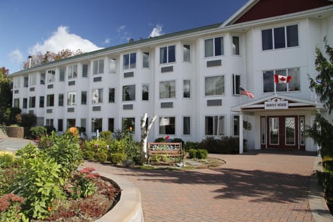 Property building, Facade/entrance, Day