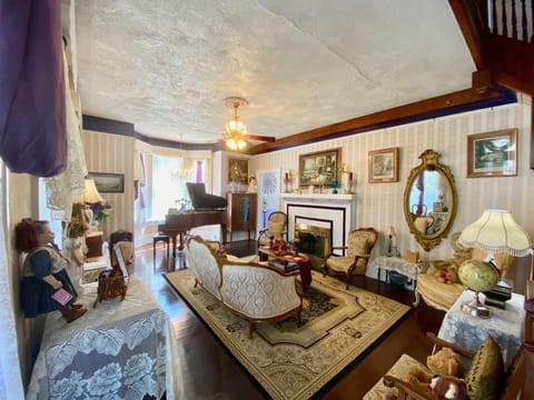 Decorative detail, Seating area