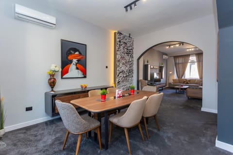 Living room, Seating area, Dining area, air conditioner