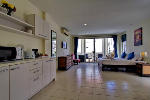 Coffee/tea facilities, Kitchen or kitchenette, Bedroom