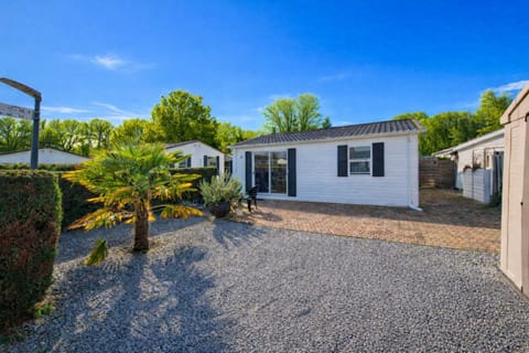 Property building, Day, Garden, Garden view