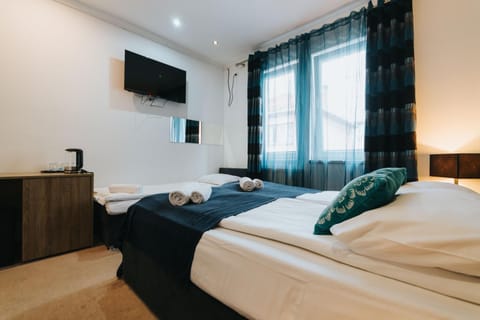 Communal lounge/ TV room, Bed, towels