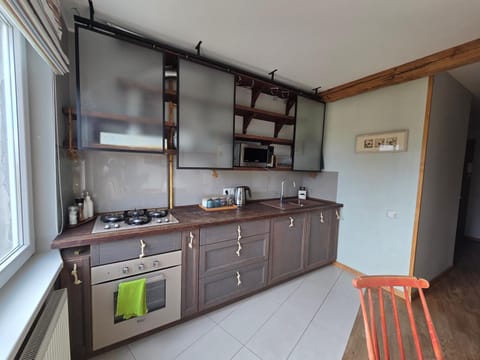 Kitchen or kitchenette, Dining area, City view, oven, stove