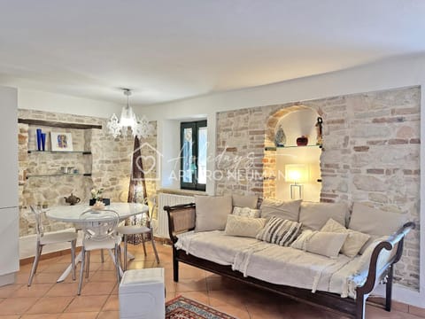 Communal lounge/ TV room, TV and multimedia, Living room, Seating area, Dining area