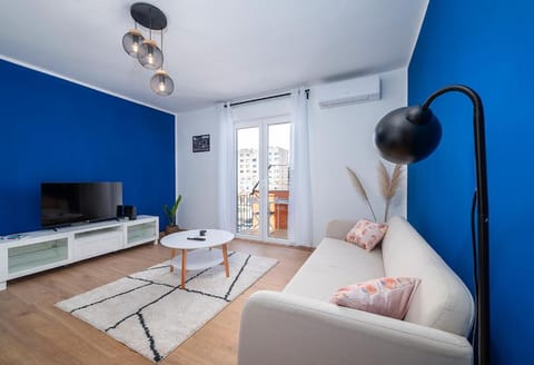 Communal lounge/ TV room, Living room, Seating area