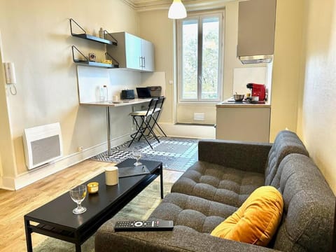 T2 - lit XL, proche Part-Dieu, self check-in Apartment in Villeurbanne