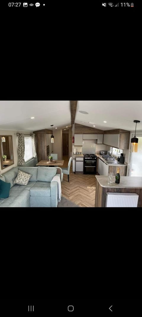 TV and multimedia, Kitchen or kitchenette, Living room, Photo of the whole room, Seating area, Dining area, minibar, pet friendly, stove