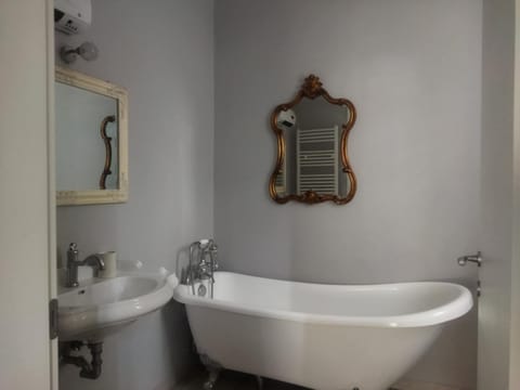 Casa Teresa Rooms Le Camelie Vacation rental in Emilia-Romagna