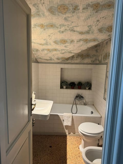 City center apt - garage prenotabile Apartment in Parma