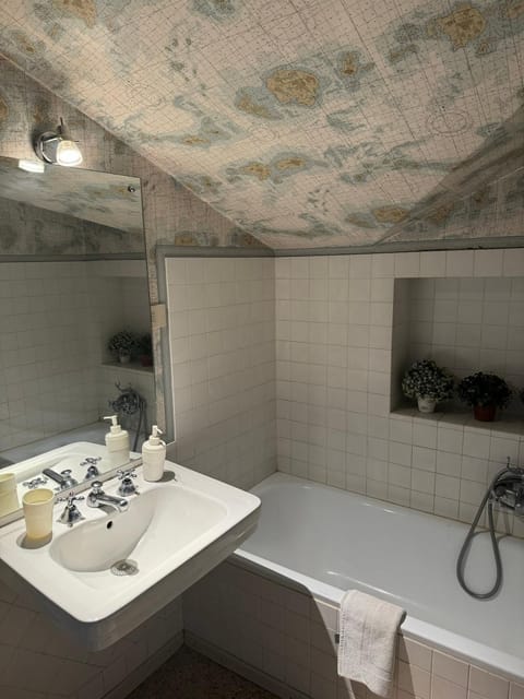 City center apt - garage prenotabile Apartment in Parma