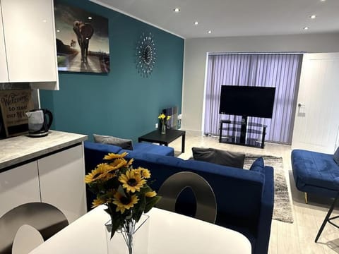 KYOTO HOUSE CENTRAL DERBY I 2 BEDROOMS, SPACIOUS, WARM & NEW with NETFLIX House in Derby