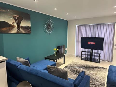 KYOTO HOUSE CENTRAL DERBY I 2 BEDROOMS, SPACIOUS, WARM & NEW with NETFLIX House in Derby