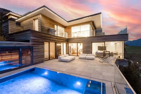 Property building, Balcony/Terrace, Pool view, Swimming pool, sunbed
