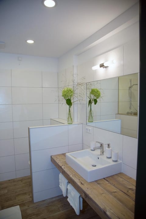 Bathroom, Photo of the whole room