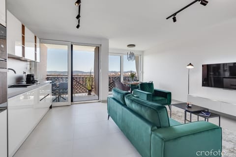 Living room, Dining area, kitchen