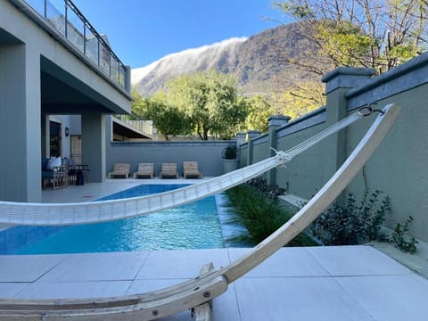 Day, Mountain view, Pool view, Swimming pool, sunbed