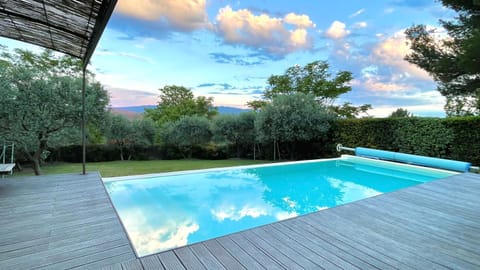 View (from property/room), Garden view, Landmark view, Mountain view, Swimming pool