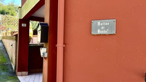 S332 – Sirolo, trilocale al piano terra con corte e posto auto Apartment in Sirolo