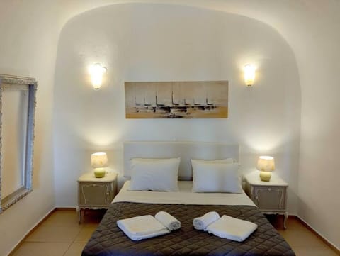 HIDEAWAY CAVE HOUSE House in Oia