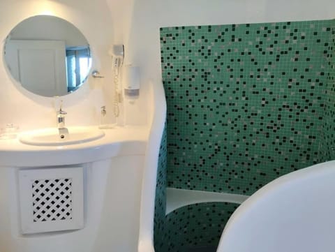 HIDEAWAY CAVE HOUSE House in Oia