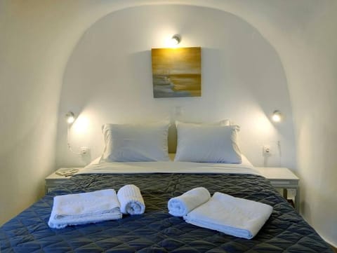 HIDEAWAY CAVE HOUSE House in Oia