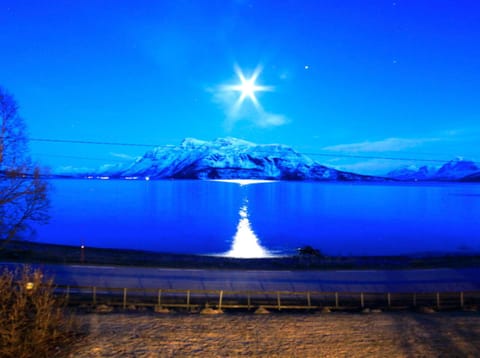 Nearby landmark, Neighbourhood, Natural landscape, Beach, Mountain view, Sea view