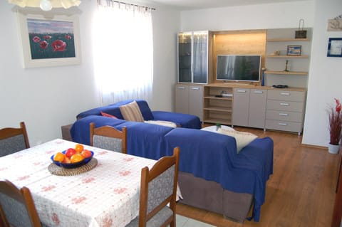 TV and multimedia, Living room, Dining area