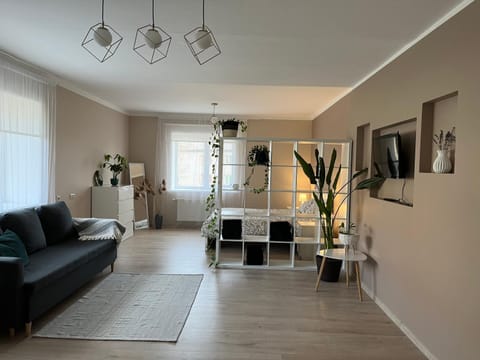 Communal lounge/ TV room, TV and multimedia, Living room, Seating area, Evening entertainment