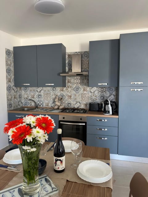 Kitchen or kitchenette, Dining area, dishwasher, stove
