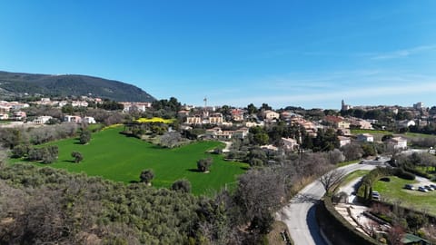 S333 – Sirolo, trilocale con terrazzo e posto auto Apartment in Sirolo