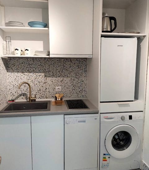 Kitchen or kitchenette, dishwasher, stove, washing machine