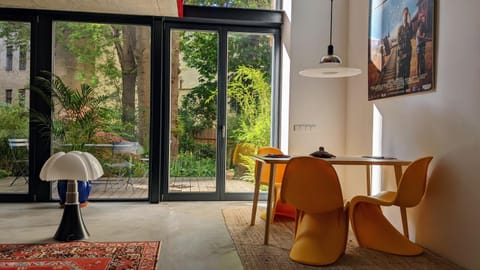 Patio, Dining area
