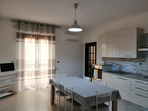 Kitchen or kitchenette, Kitchen or kitchenette