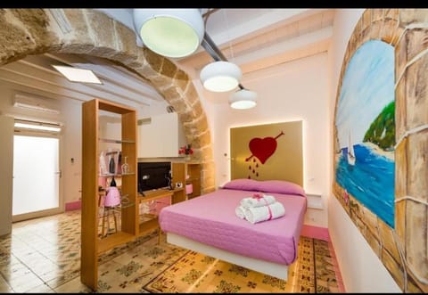 TV and multimedia, Photo of the whole room, Evening entertainment, Bedroom, towels