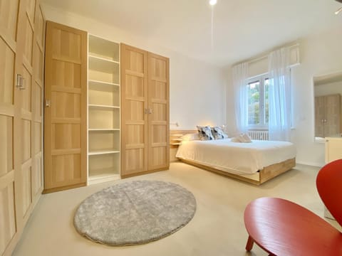 Bed, Photo of the whole room, Bedroom, wardrobe