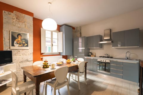 Dining area, kitchen