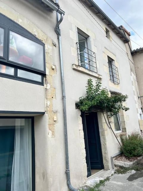 Maison de ville rénovée à 5 mn du Futuroscope Apartment in Centre-Val de Loire