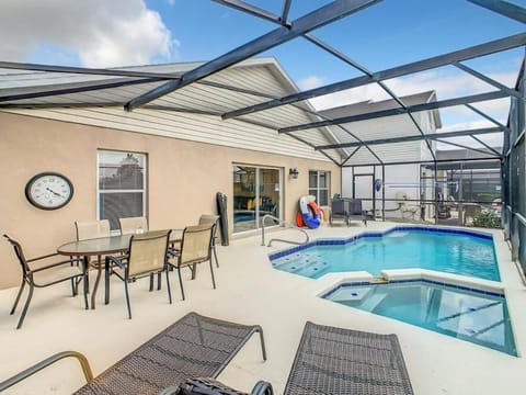 Patio, Hot Tub, Balcony/Terrace, Pool view, Swimming pool, Swimming pool, sunbed