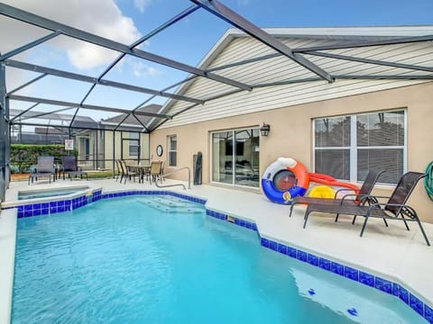 Patio, Balcony/Terrace, Pool view, Swimming pool, Swimming pool, sunbed