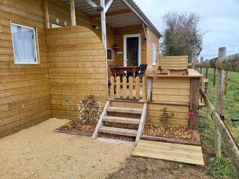 Chalet en ferme équestre au plus proche des chevaux Country House in Centre-Val de Loire