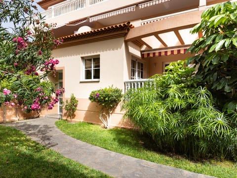 Property building, Garden, Balcony/Terrace