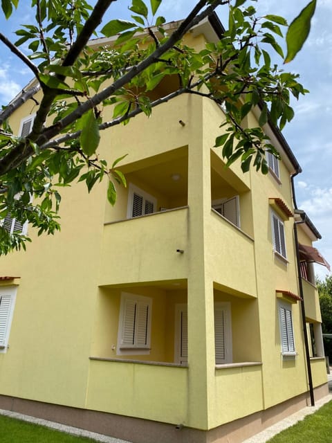 Apartments Luni Apartment in Lika-Senj County