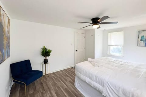 H2O Haven: 5 mins To Niagara Falls House in Niagara Falls