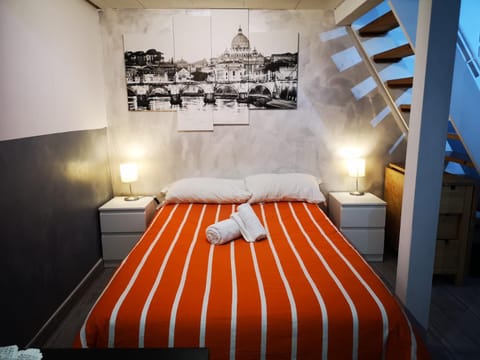 Bed, towels