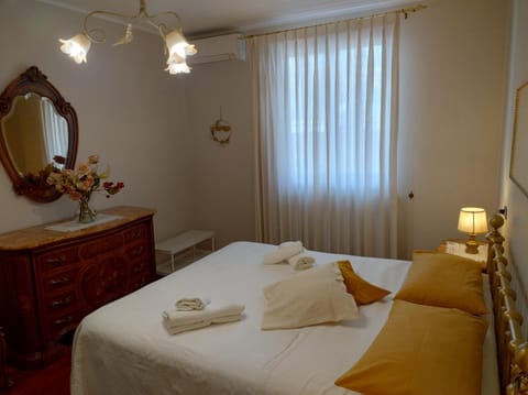 Bedroom, towels, air conditioner