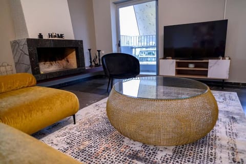 Subtle 3 bed Luxury with a View Apartment in South Athens