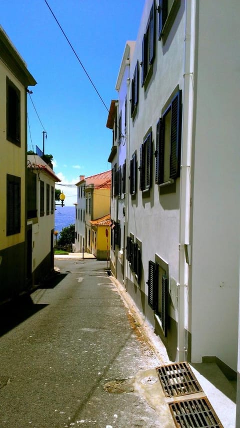 Facade/entrance, Day, Neighbourhood