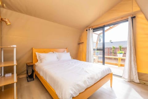 Glamping in the Urban Luxury tent in Glendora